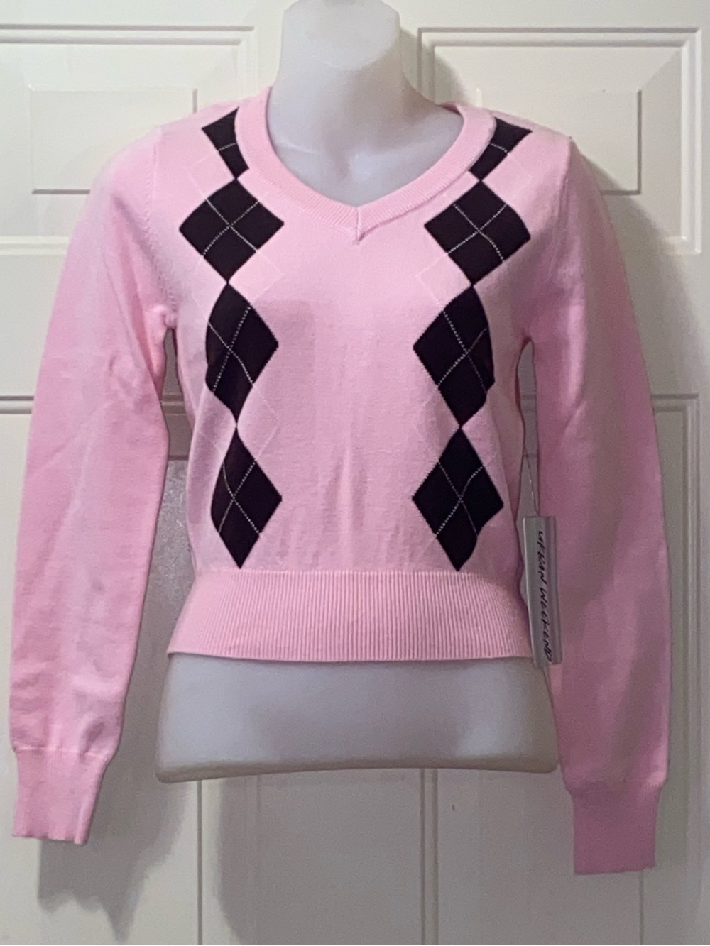 Urban Weekend Women's Pink Argyle V-Neck Sweater - Classic Knit Size M